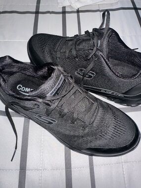 skechers slip resistant for woman size 8 1/2